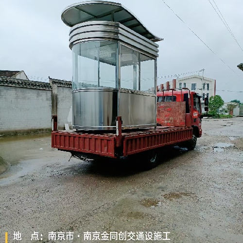 南京六合某小區(qū)的張總保安亭送貨上門(mén)